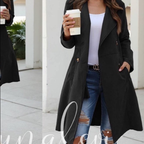 Black wide collar double button trench coat. Size SMALL - Picture 7 of 14